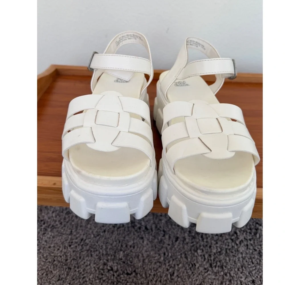 Wild Fable Womens White Chunky Lug Sole Platform Gladiator Sandals Size 7.5